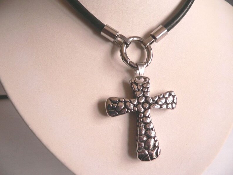 SGH079 Leather strap with stainless steel ring and cross image 3