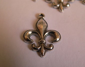 TSA277-5 Jewellery pendant-fleur de lis