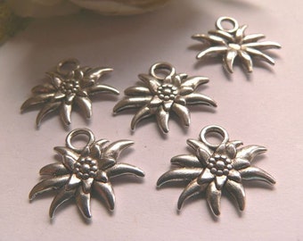 TSA322 - 10 jewelry pendants - flower - edelweiss
