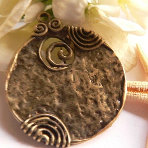 TBA158 - 1 jewelry pendant - ornament disc