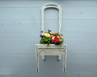 Pflanzkübel hängend oder stehend aus altem Stuhl weiß verziert