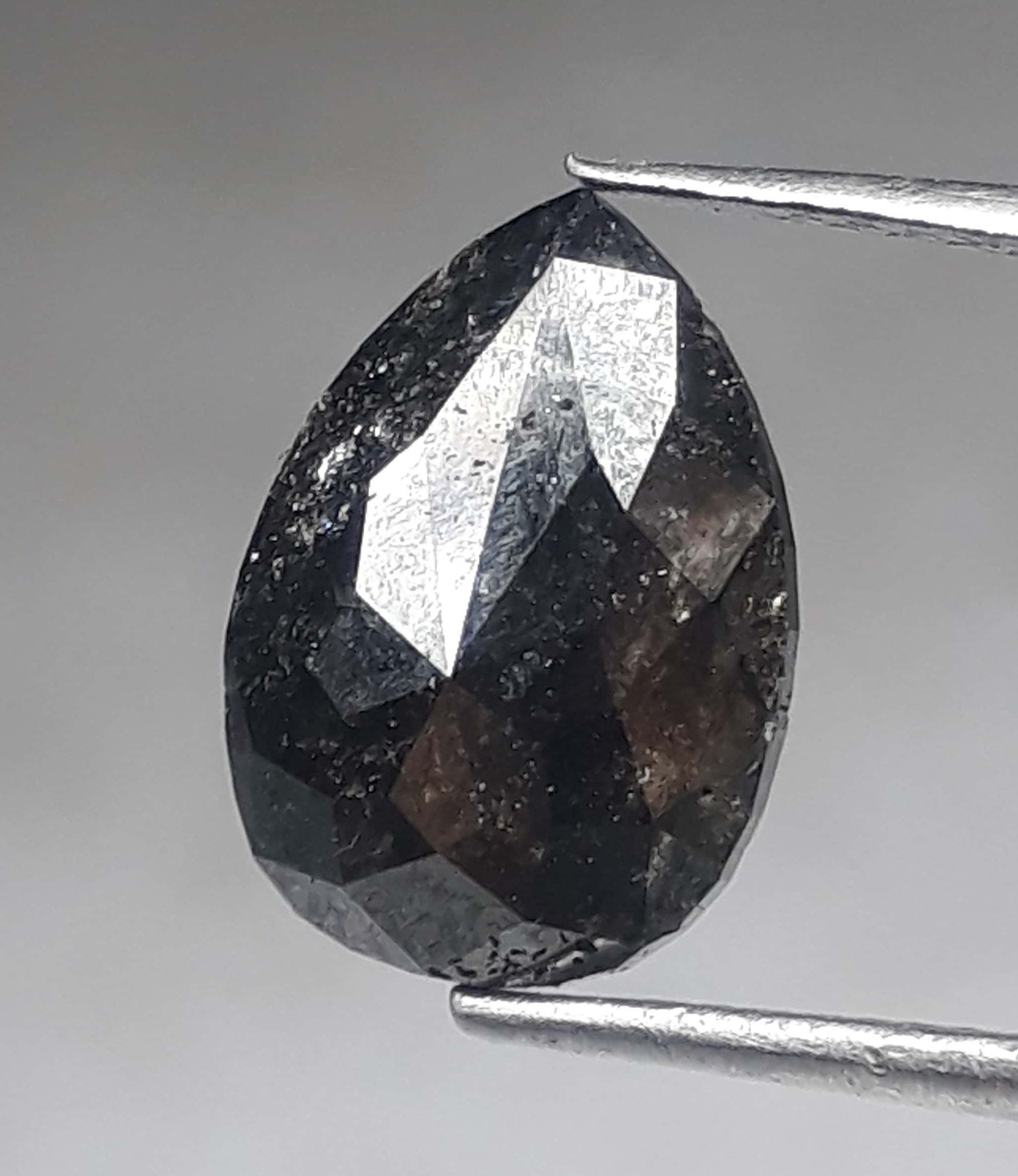 3.22 Carat / 1 Pcs Excellent Natural Full Light Black Pear