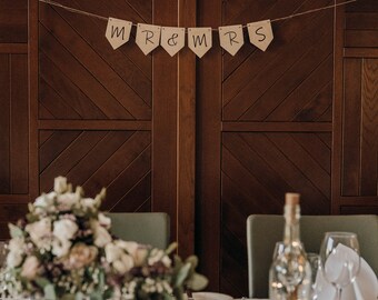 Nachhaltige Hochzeitsgirlande als Dekoration bei der Hochzeit - Mr and Mrs ,just married oder better together Wimpel aus Holz