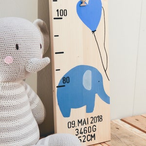 Bâton de mesure en bois éléphant bleu pour enfant cadeau personnalisé et durable pour baptême, naissance ou premier anniversaire Mit Geburtsdaten