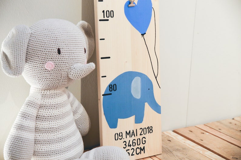 Bâton de mesure en bois éléphant bleu pour enfant cadeau personnalisé et durable pour baptême, naissance ou premier anniversaire Mit Geburtsdaten