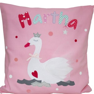 Namenskissen Kleiner Schwan Kissenbezug, Kissen Geburt, Baby Kissenhülle, Kissen personalisiert Kuschelkissen Kinderkissen Babykissen Bild 1