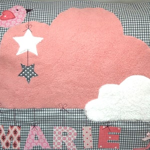 Namenskissen Wölkchen und der kleine Spatz-Kissenbezug Geburt Kissenhülle Kissen personalisiert Kuschelkissen Kinderkissen Babykissen Bild 3