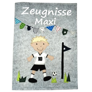 Certificaatmap met naam - voetbal - jersey documentenmap voetballer die naar school gaat terug naar school met naam vilten certificaatmap voetbalspelerjongen