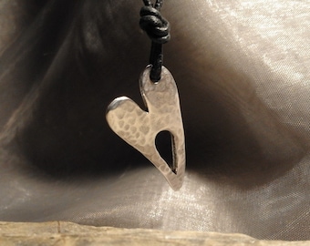 Metal pendant heart 33 x 18 mm, on a leather strap