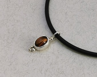 Pendant with tiger eye gemstone