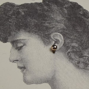 clou d'oreille avec or et argent image 4