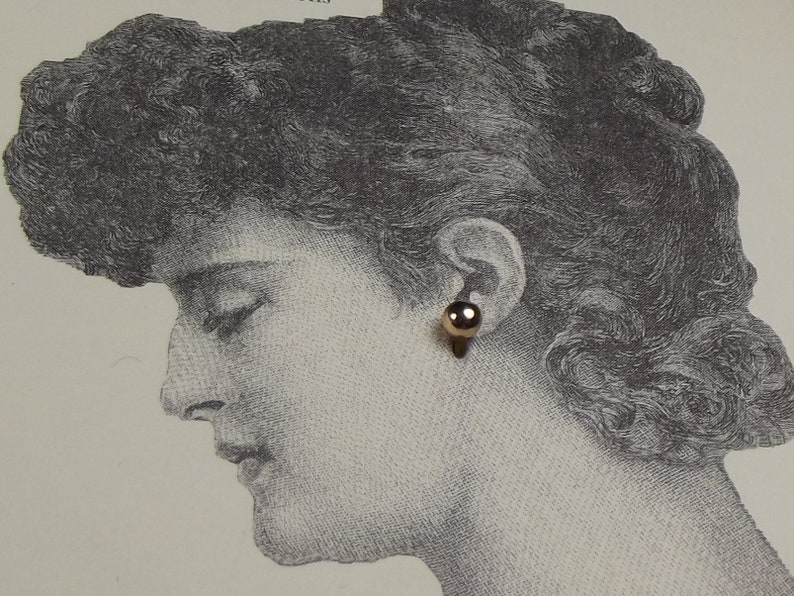 clou d'oreille avec or et argent image 4