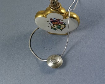 pendentif en forme de lentille