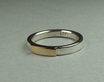 Bague étroite avec de l'or