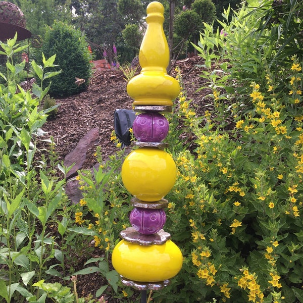 Keramikstele, Gartenstele, Beetstecker in gelb und lila  Nr. 105