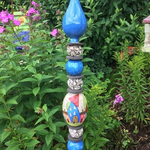 Smaller garden stele with a house motif, bed plug, ceramic stele in blue No. 138