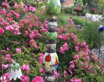 Kleinere Gartenstele mit Häusermotiv,Keramikstele, Beetstecker in grün  Nr. 134