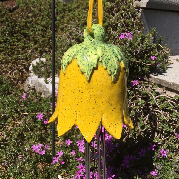 Cloche avec carillon éolien rouge, bleu ou jaune n° 137