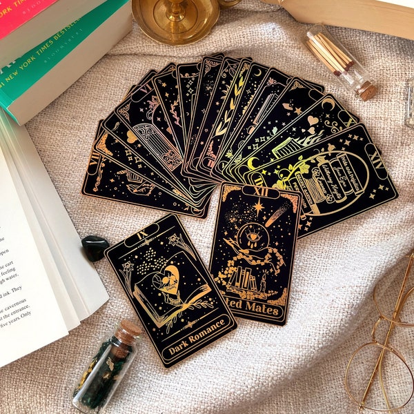 Cartes de tarot tropes de livres, cartes de tarot livresques, merchandising livresque, tropes de livres, bookmerch, cartes de tarot inspirées des livres