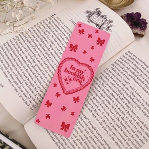 Marcador rosa, marcador de arco lindo, regalo de libro, marcador de coqueta, marcador de lector romántico, era romántica, marcador femenino, marcador rosa lindo Bookish Era