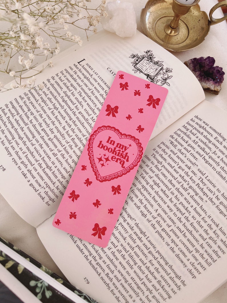 Marcador rosa, marcador de arco lindo, regalo de libro, marcador de coqueta, marcador de lector romántico, era romántica, marcador femenino, marcador rosa lindo Bookish Era