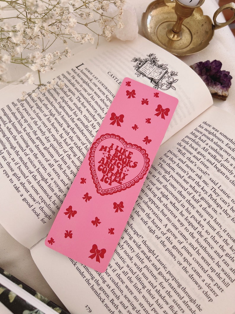Marcador rosa, marcador de arco lindo, regalo de libro, marcador de coqueta, marcador de lector romántico, era romántica, marcador femenino, marcador rosa lindo I like my books...