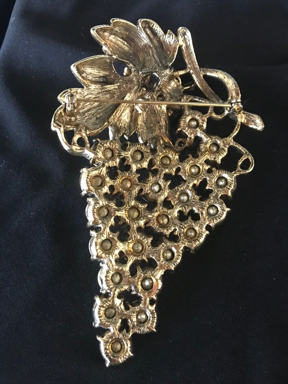 Vintage Rhinestone with Faux Pearls Brooch - image 2