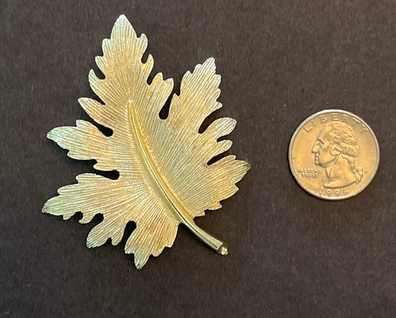 Vintage Emmons gold tone maple leaf brooch/pin - image 5