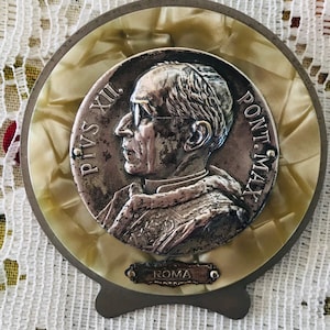 Vintage Pope Pius Xll Silver Plated Medallion Easel on Pearlized Background