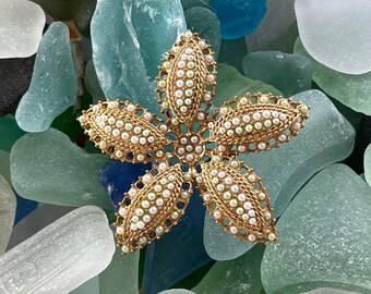 Vintage large starfish gold tone brooch/pendant with two toned faux seed pearls