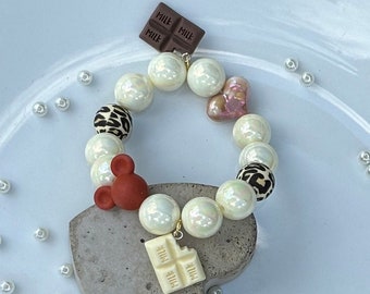 Miracle pearl bracelet with magic shine and chocolate pendant