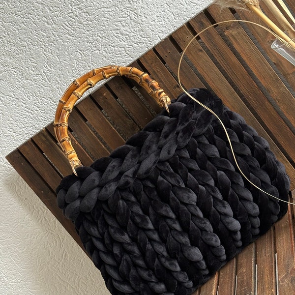 Grobstricktasche, Handtasche aus Grobstrick, Tote Bag, Tasche mit Bambusgriffen, Chunky Yarn, Dicke Wolle