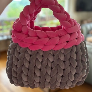 Grobstricktasche, Handtasche aus Grobstrick, Tote Bag, Tasche mit Bambusgriffen, Chunky Yarn, Samtgarn