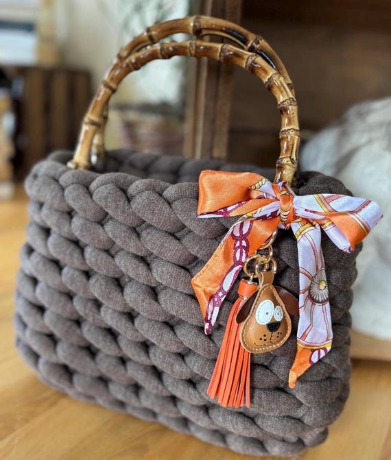 Grobstricktasche, Handtasche aus Grobstrick, Tote Bag, Tasche mit Bambusgriffen, Chunky Yarn, Samtgarn