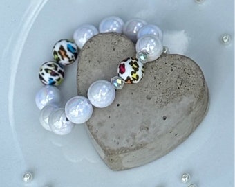 Miracle pearl bracelet with Leo pearls