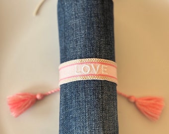 Webarmband mit Stickerei "Love“ in rosa gold