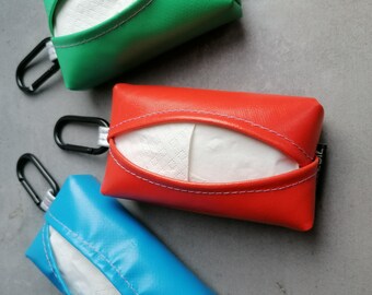 Taschentuch Etui mit Holo Detail und Karabiner- upcycling
