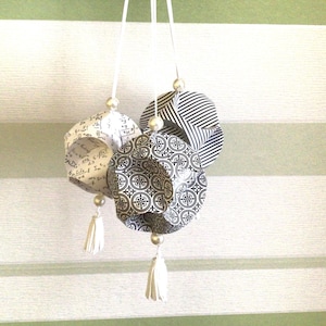 Deko-Papier-Kugel-Click-Ornament-Papier Deko-Weihnachts-Deko-Fenster- Deko-Schwarz-Weiß-Ganzjahres Dekoration