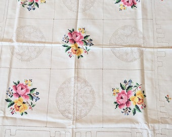 Vintage tablecloth/centercloth - Shabby chic