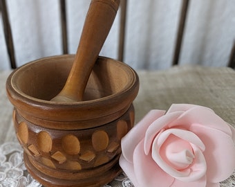 Vintage wooden mortar with pestle - Wood Carving