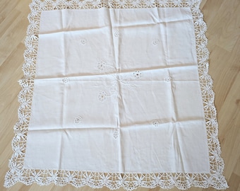 Vintage tablecloth/centercloth - Shabby chic