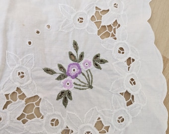 Vintage tablecloth/centercloth - Shabby chic