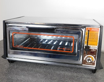 VINTAGE 1966 GENERAL ELECTRIC TOASTER OVEN COMMERCIAL (TOAST R OVEN AS THEY  CALLED IT IN 1966) 