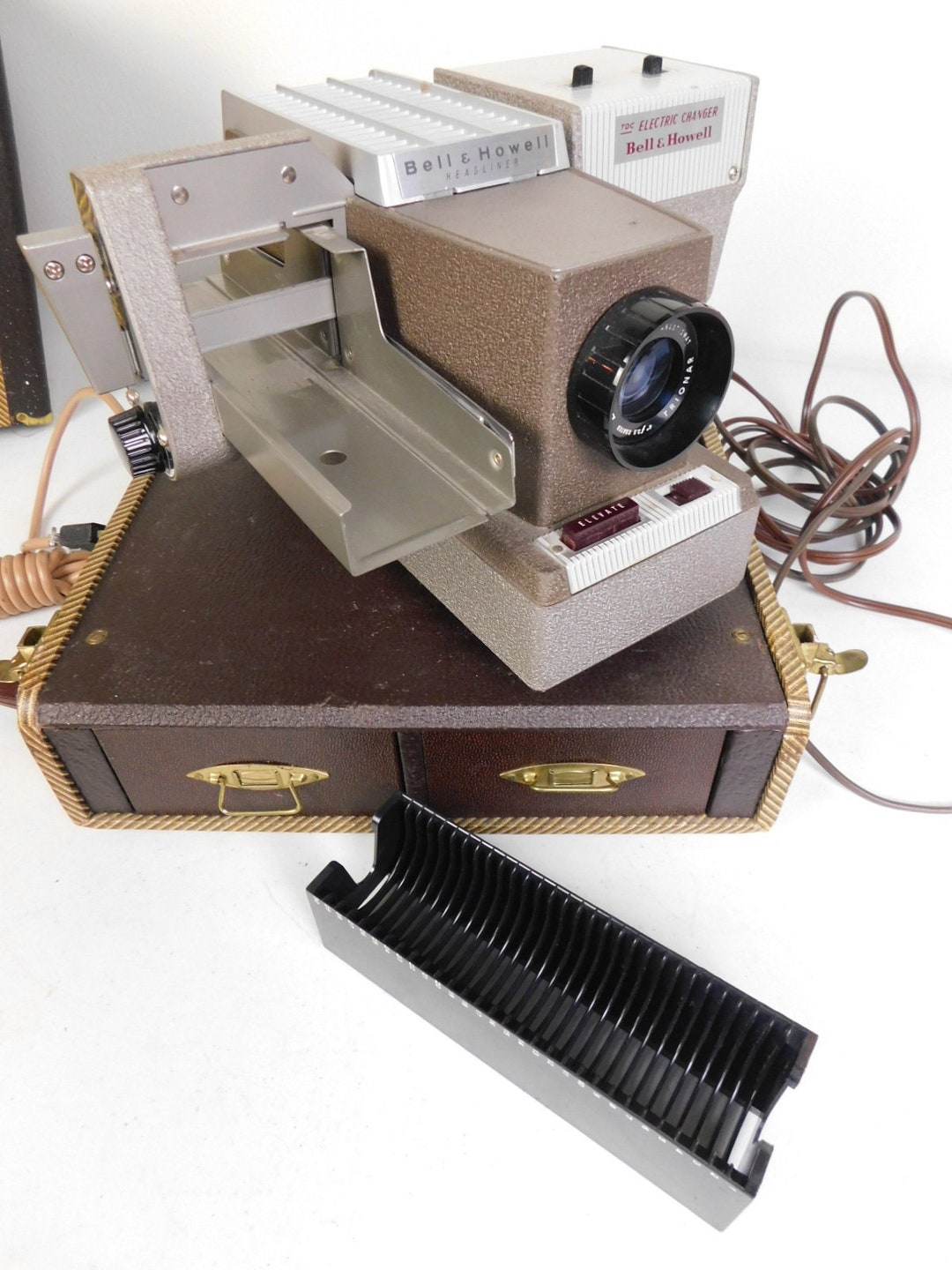 Bell & Howell TDC Headliner 703 Slide Projector W Baja Case See VIDEO