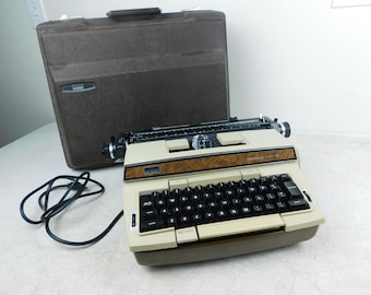1960s Retro MCM Wards Electric Typewriter 8220 w Case Good Working Wood Grain