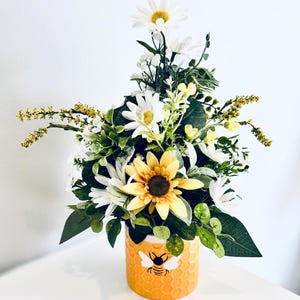 Sunflower Arrangement, Summer Sunflower Arrangement, Bee Sunflower Arrangement, Sunflower Centerpiece