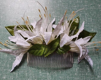 Hair comb white flower