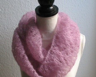 Federleichter Loopschal rosa aus Mohair und Seide