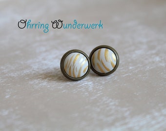 Golden tiger stud earrings in concrete 10 mm