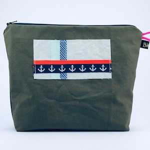 upcycling Kulturbeutel Bundeswehr Zelt, 2 Fächer, Kordel neonpink zum aufhängen